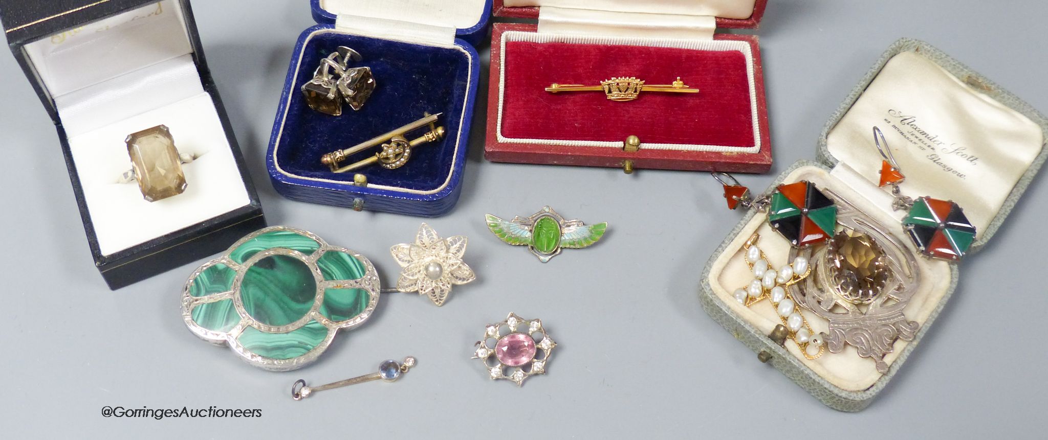 Mixed group of jewellery including a small diamond set drop pendant, 31mm, paste set brooch, malachite brooch, rings, 9ct gold sweethearts brooch, etc.